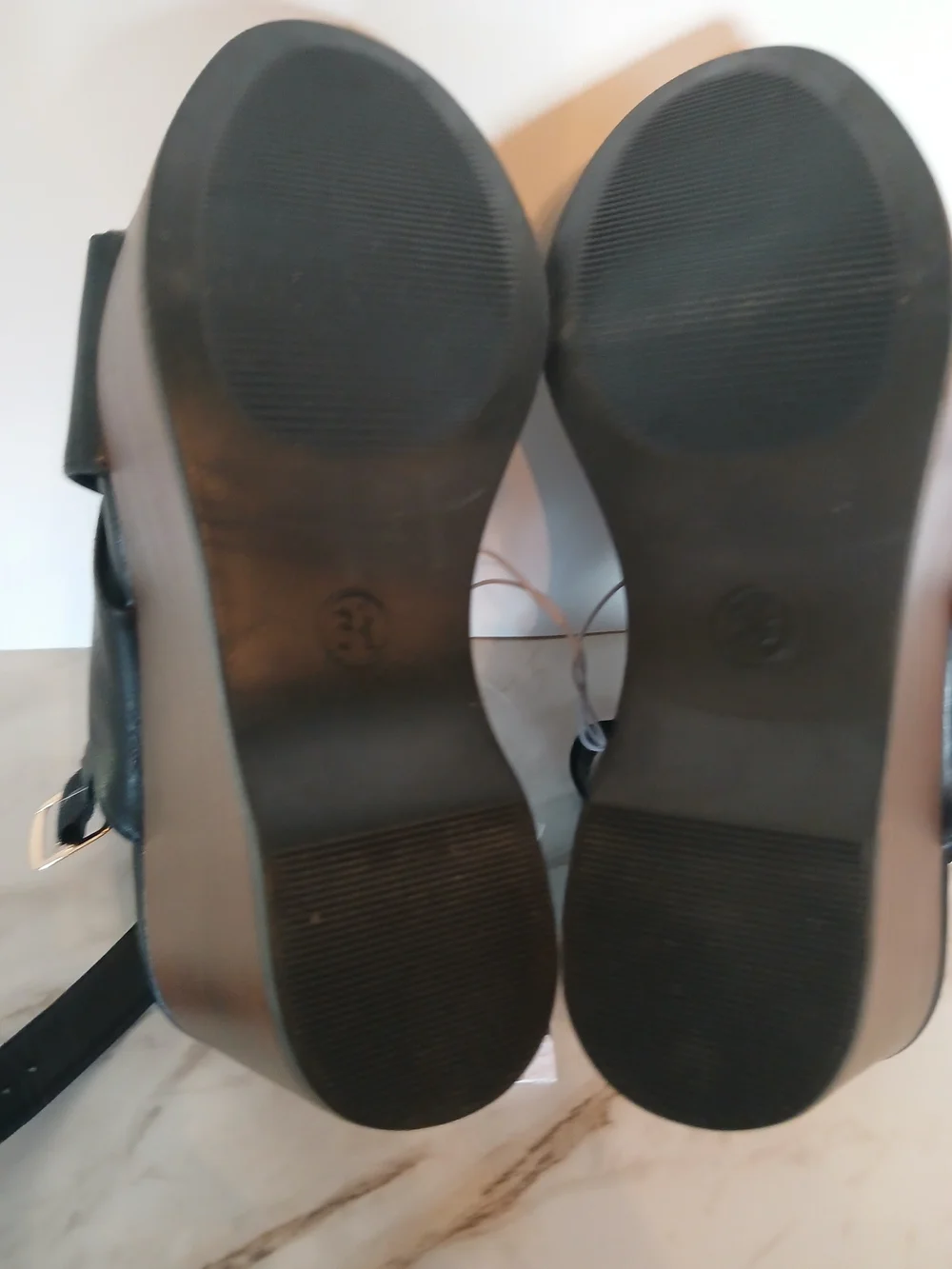 S 6 1/2 Universal Thread Black Crisscross Platform Sandals with Wood-Look Wedge